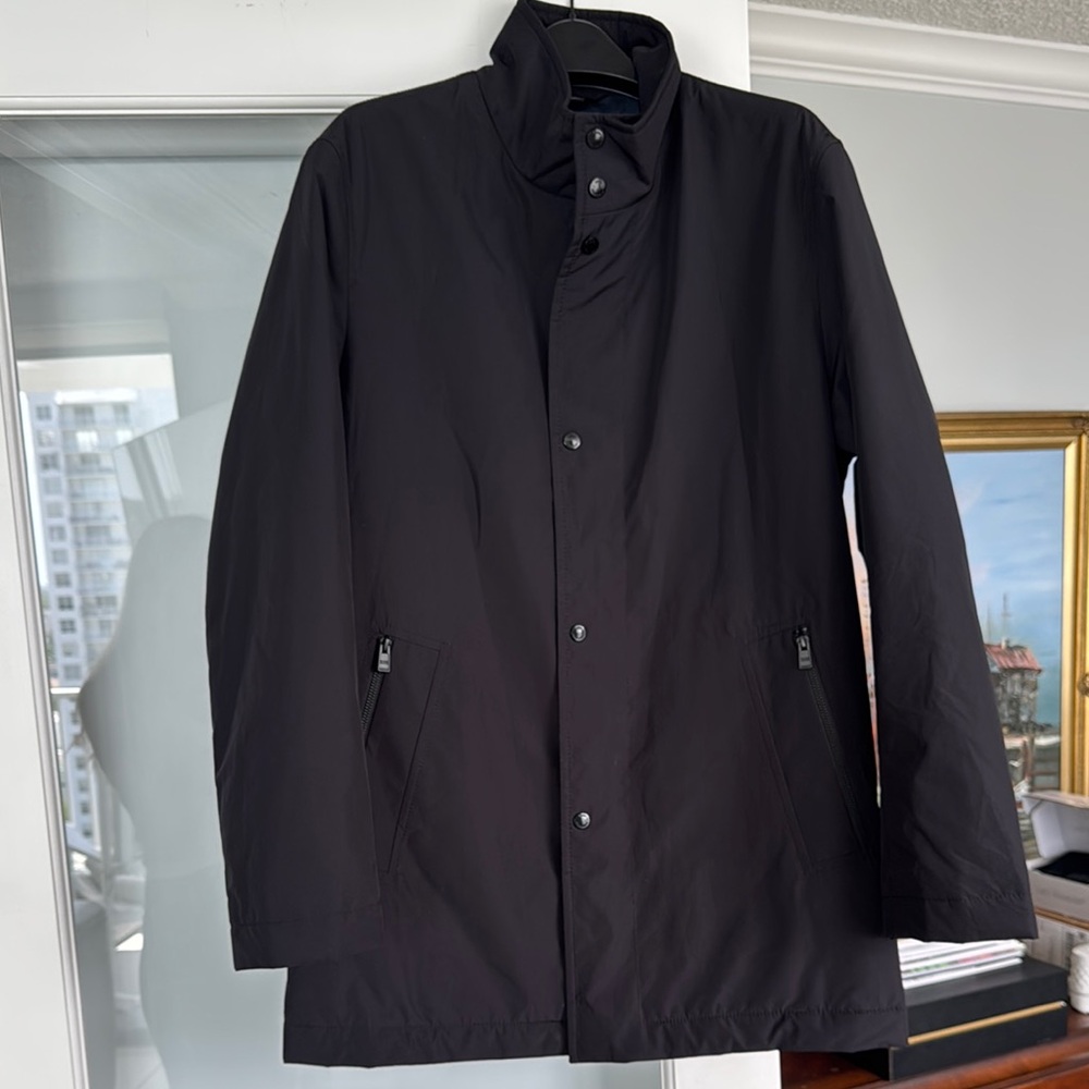 Hugo Boss Black Raincoat Essential for All-Weather Style (never worn)